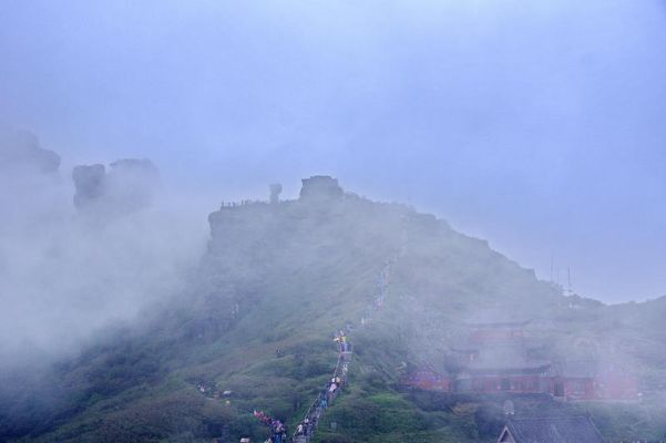 梵净山未来15天天气，雨雾交织，登山需谨慎规划