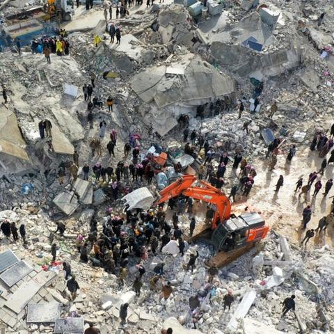 今日突发，全球聚焦某地发生7.8级强震，多国启动紧急响应