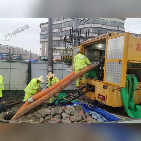 四川成都暴雨最新消息今天,多区域积水严重,救援力量全力应对 四川成都暴雨最新消息今天,多区域积水严重,救援力量全力应对